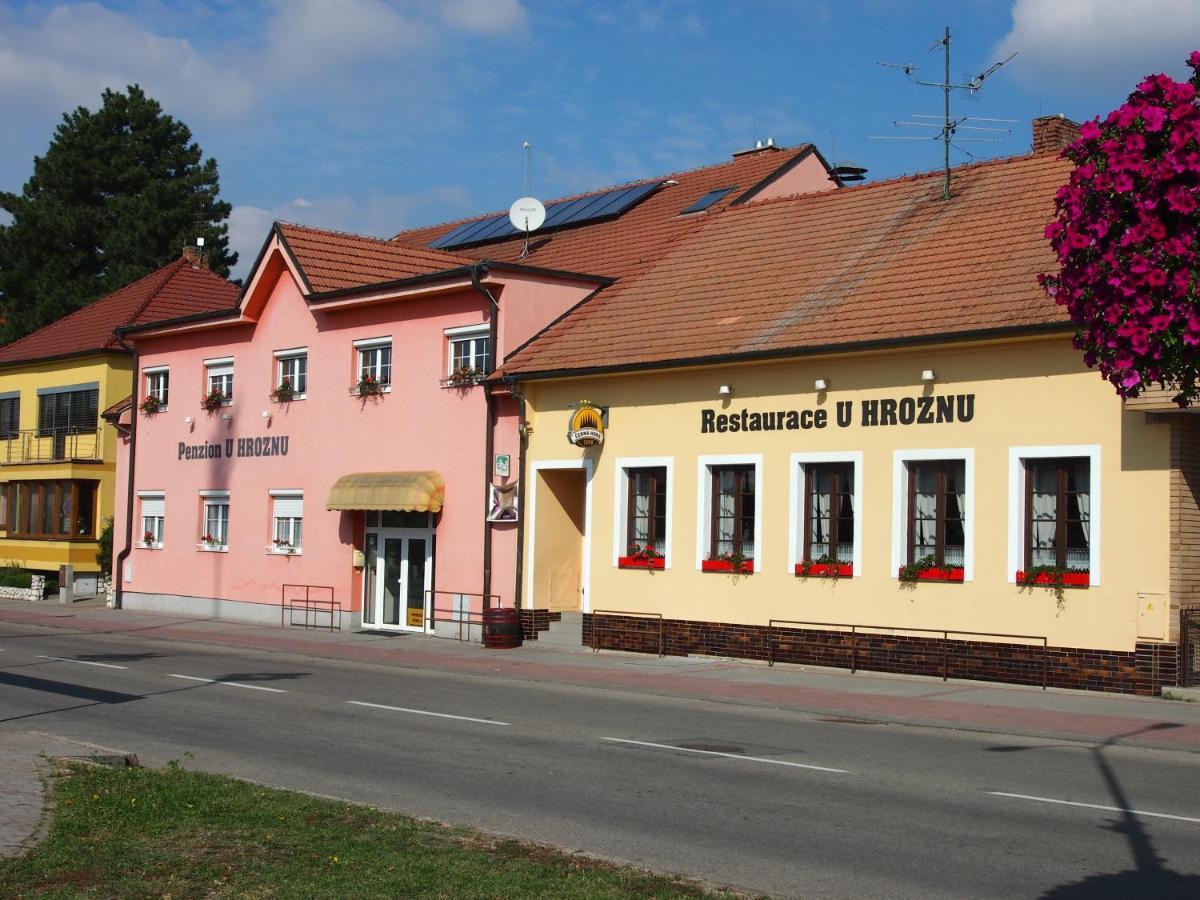 Penzion A Restaurace U Hroznu Velké Bílovice Exterior foto